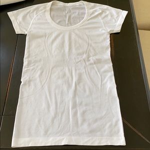 White Lululemon short sleeve shirt